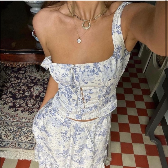 House of CB Chicca blue floral top, plus cup - Picture 6 of 7